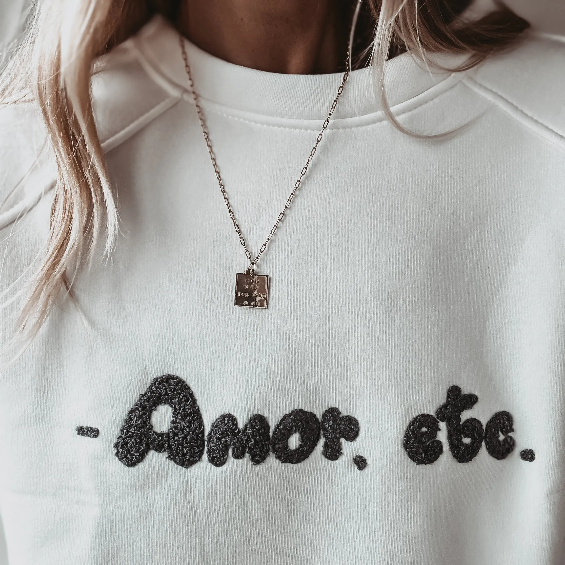 AMOR ETC white sweatshirt *NEW*