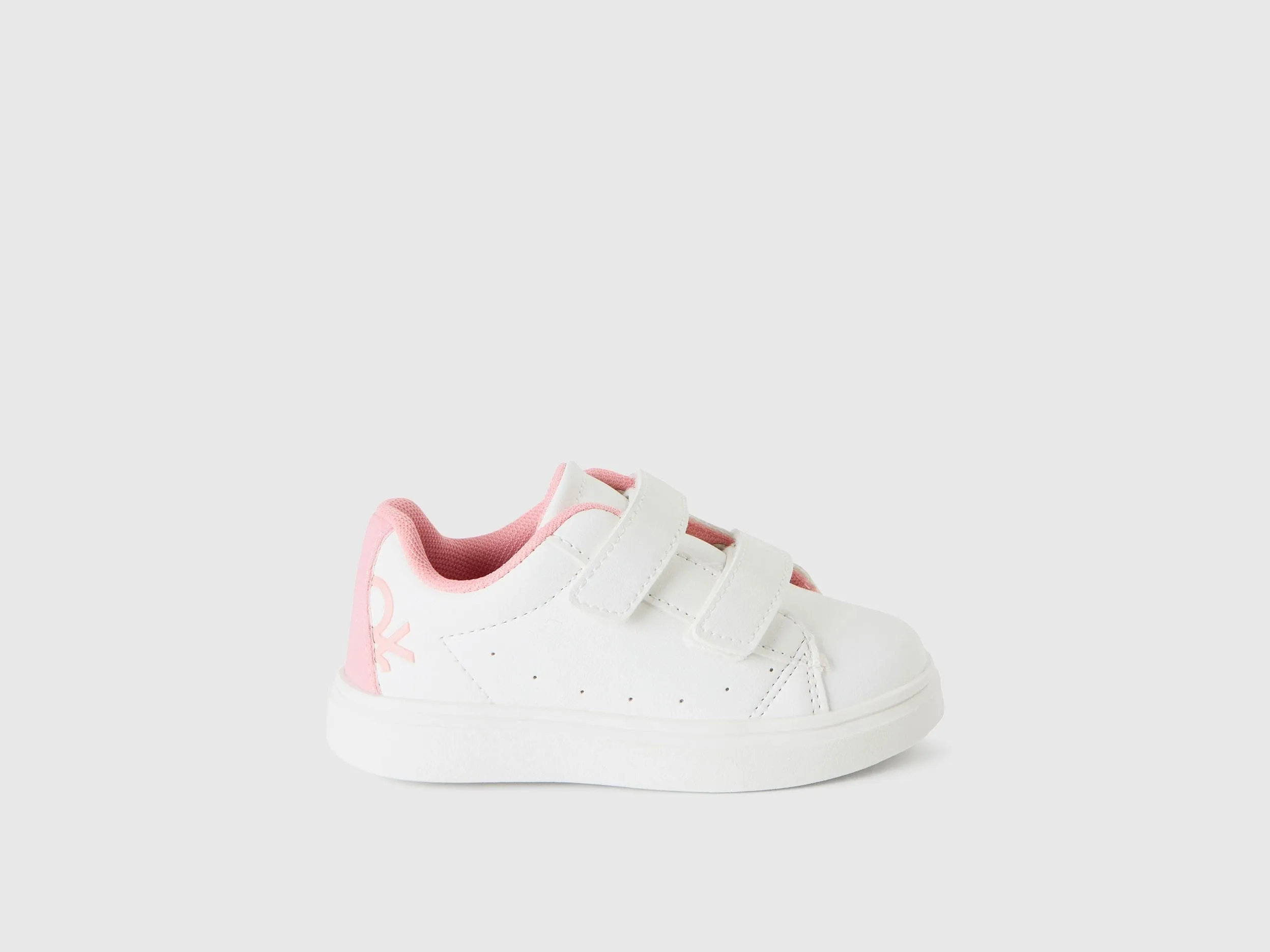 Low-top lace-up sneakers with straps