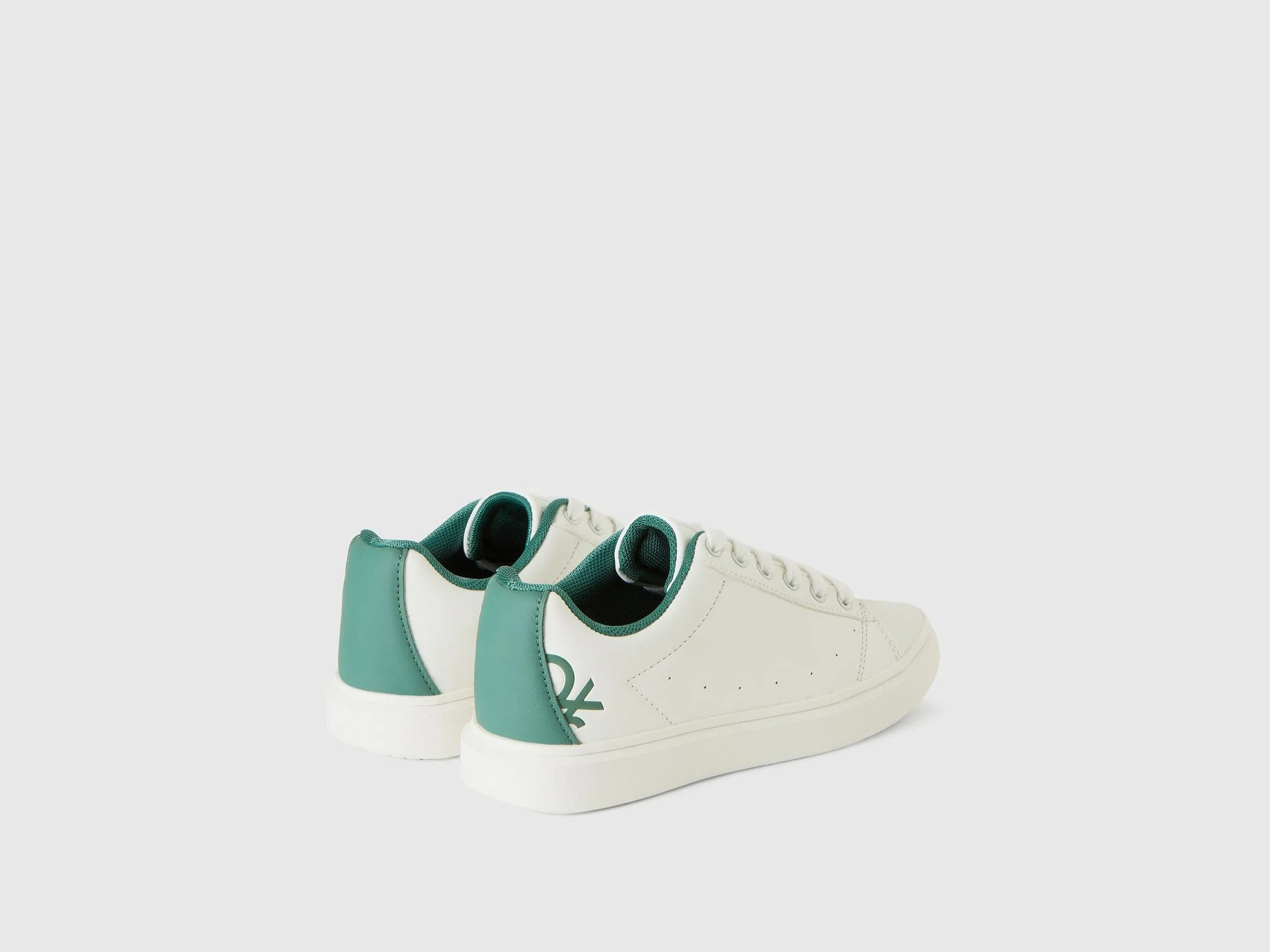 Low-top sneakers with logo